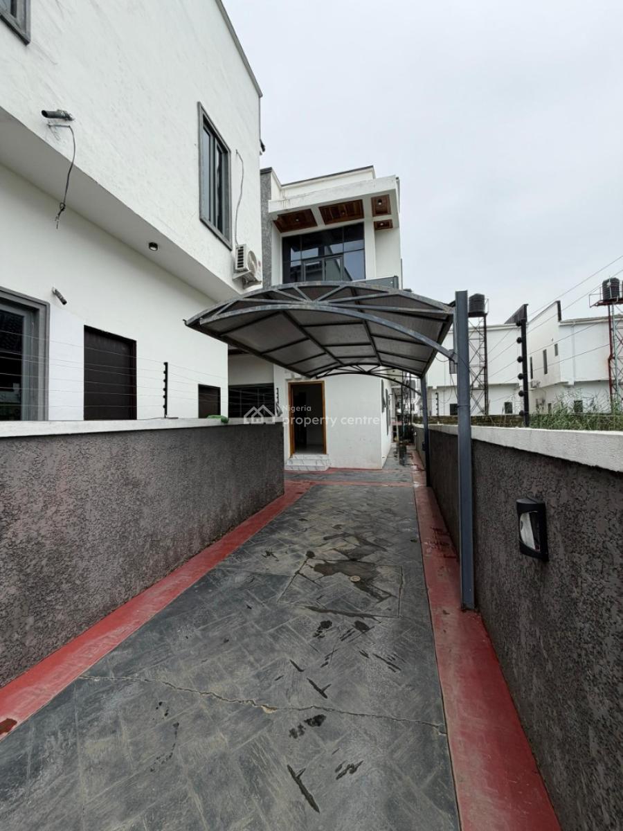Distress 4bedroom Fully Detached Duplex, Lekki, Lagos, Detached Duplex for Sale