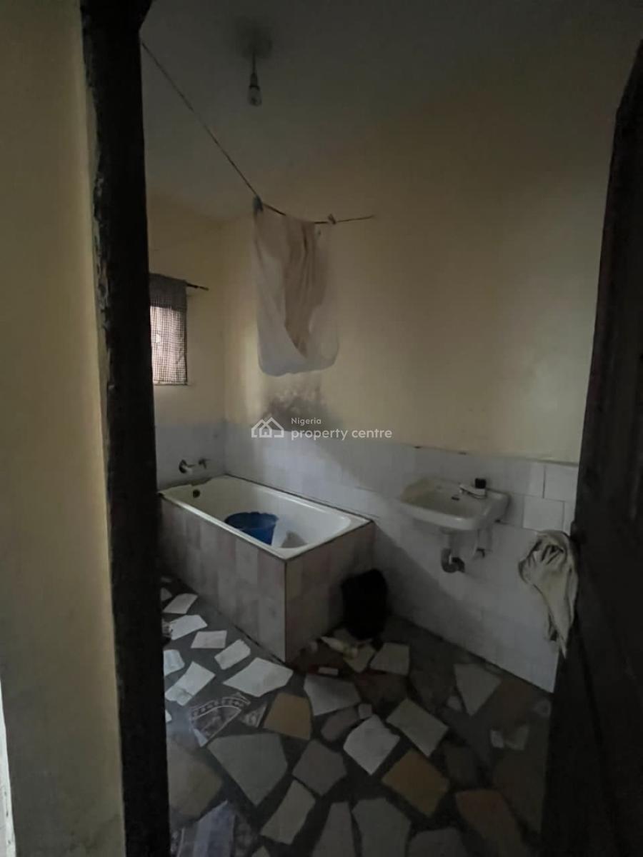 Spacious 2 Bedroom Flat, Gra Phase 1, Magodo, Lagos, Flat / Apartment for Rent