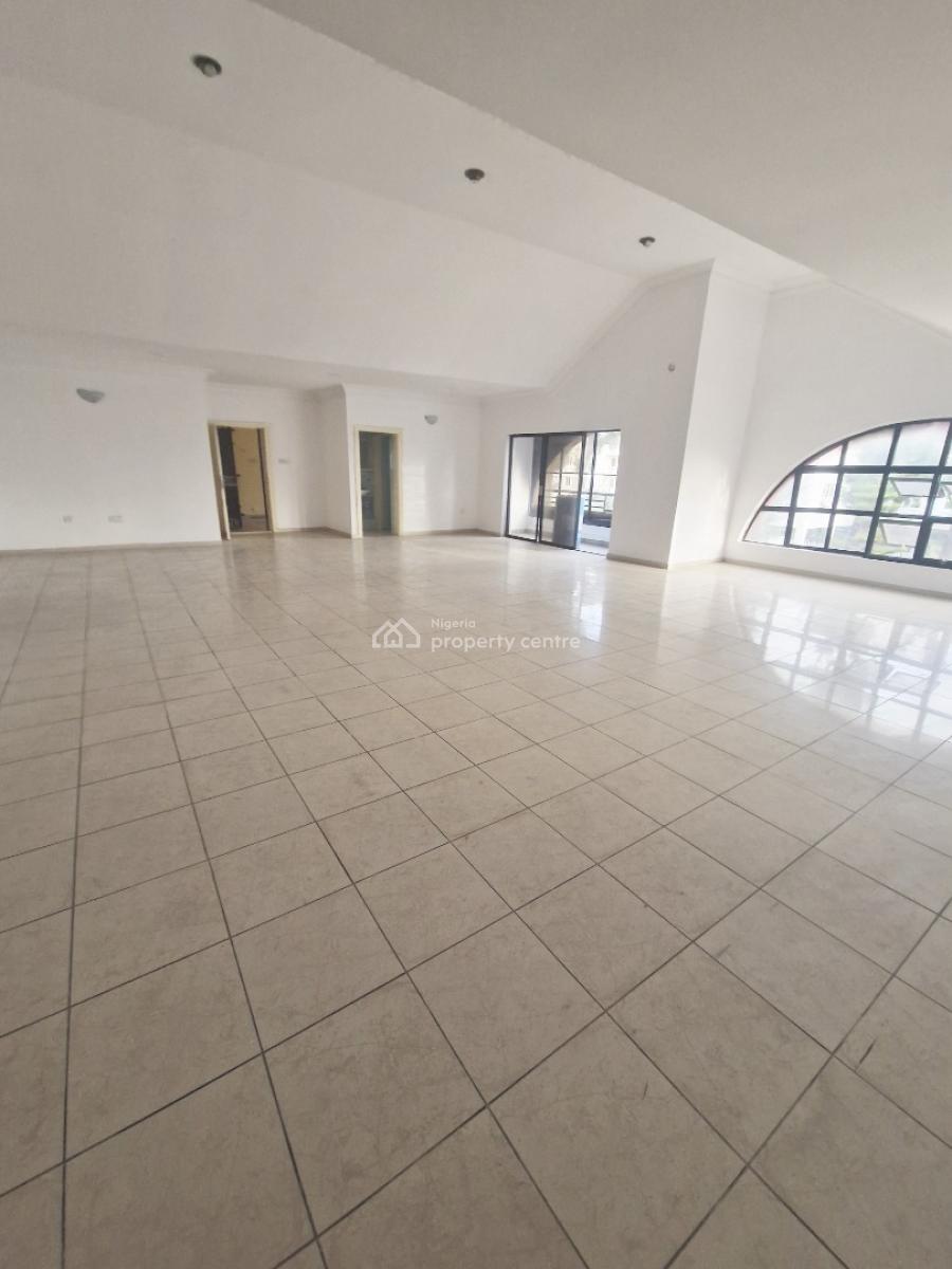 Spacious 4 Bedroom Apartment with Bq (old Building), Lekki Phase 1, Lekki, Lagos, Flat / Apartment for Rent