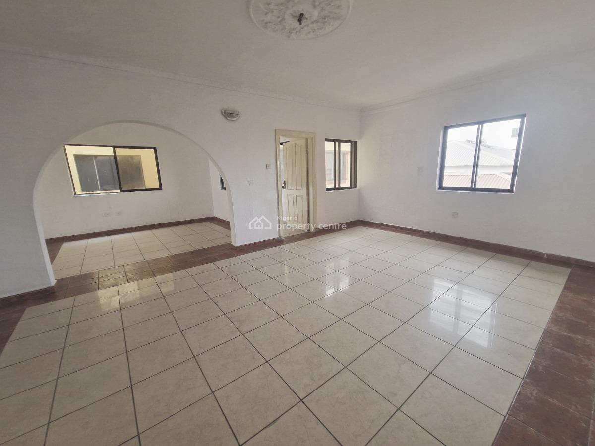 Spacious 4 Bedroom Apartment with Bq (old Building), Lekki Phase 1, Lekki, Lagos, Flat / Apartment for Rent