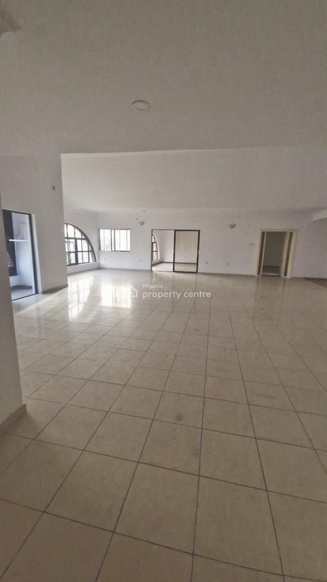 Spacious 4 Bedroom Apartment with Bq (old Building), Lekki Phase 1, Lekki, Lagos, Flat / Apartment for Rent