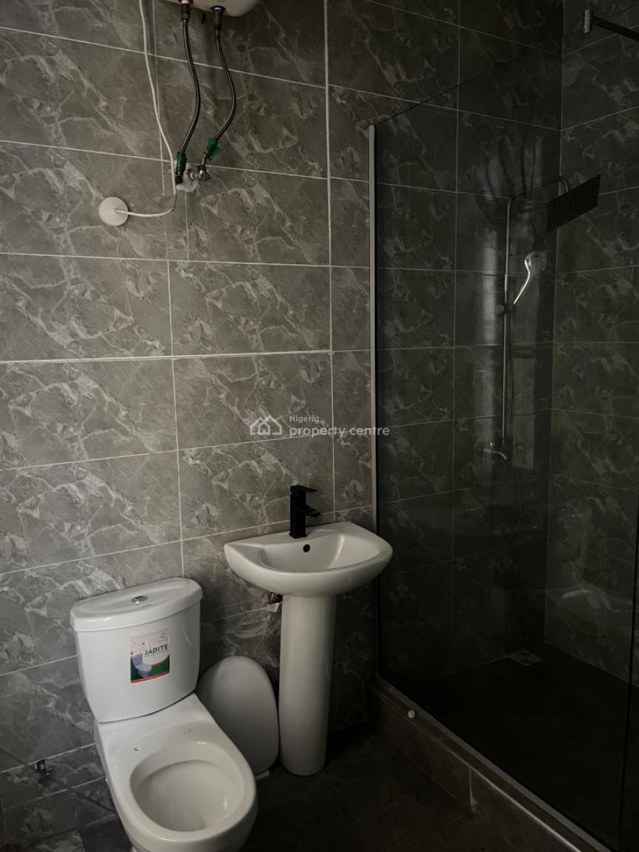 Spacious 3 Bedroom Apartment with Bq, Rock Drive, Lekki Phase 1, Lekki, Lagos, Flat / Apartment for Rent