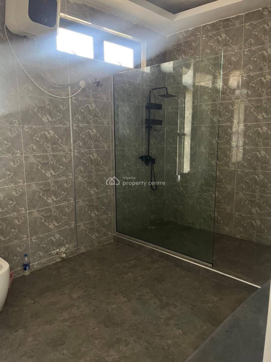 Spacious 3 Bedroom Apartment with Bq, Rock Drive, Lekki Phase 1, Lekki, Lagos, Flat / Apartment for Rent
