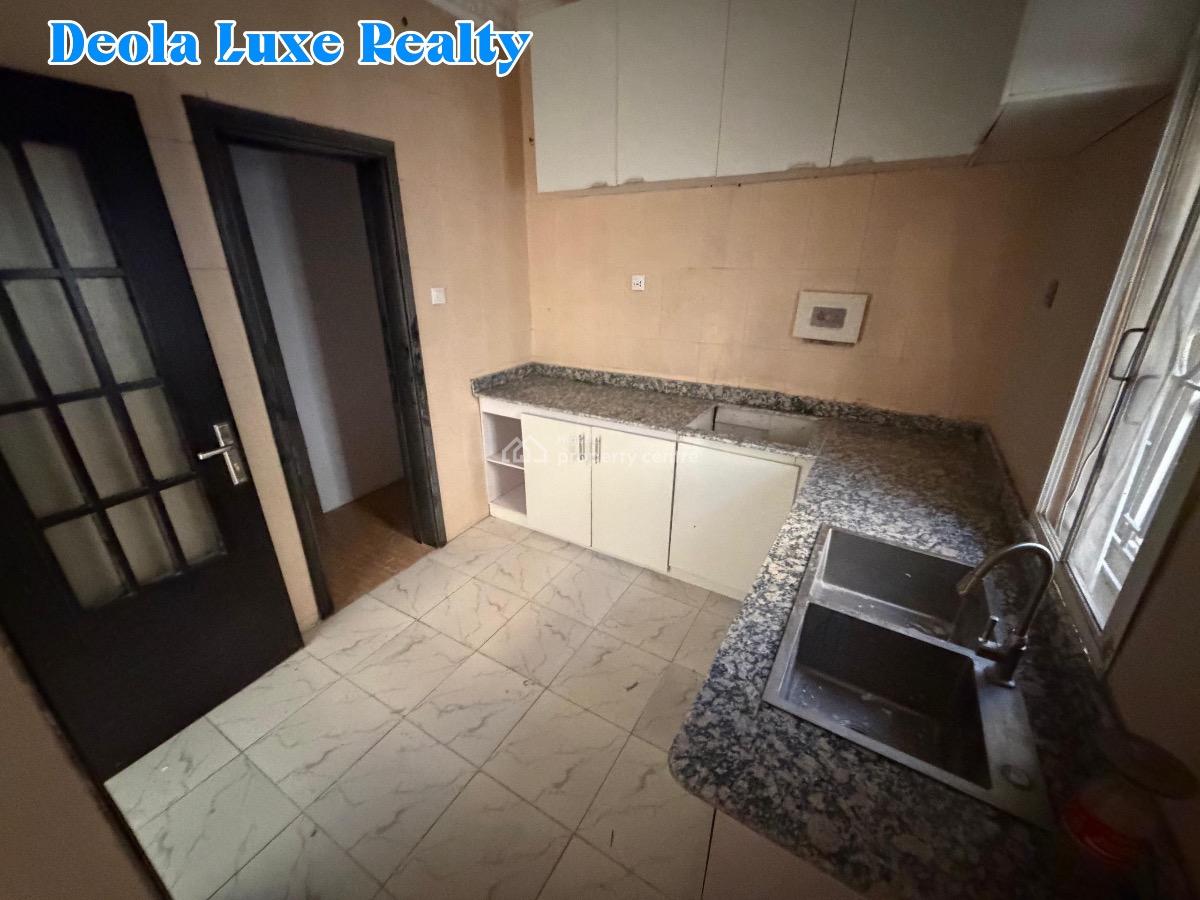 a Nice and Spacious 3 Bedroom Apartment, Off Admiralty Way, Lekki Phase 1, Lekki, Lagos, Flat / Apartment for Rent
