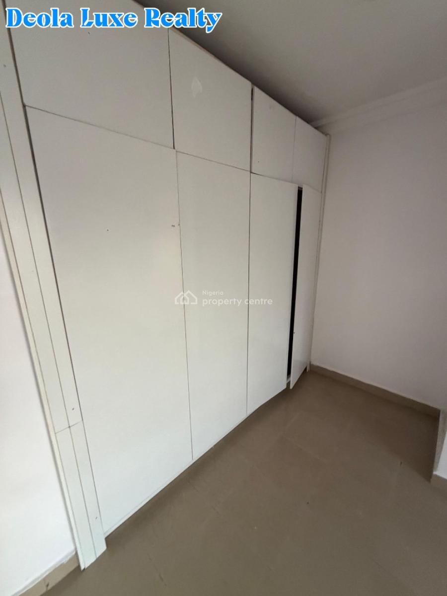 a Nice and Spacious 3 Bedroom Apartment, Off Admiralty Way, Lekki Phase 1, Lekki, Lagos, Flat / Apartment for Rent