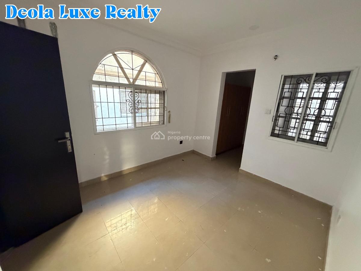 a Nice and Spacious 3 Bedroom Apartment, Off Admiralty Way, Lekki Phase 1, Lekki, Lagos, Flat / Apartment for Rent
