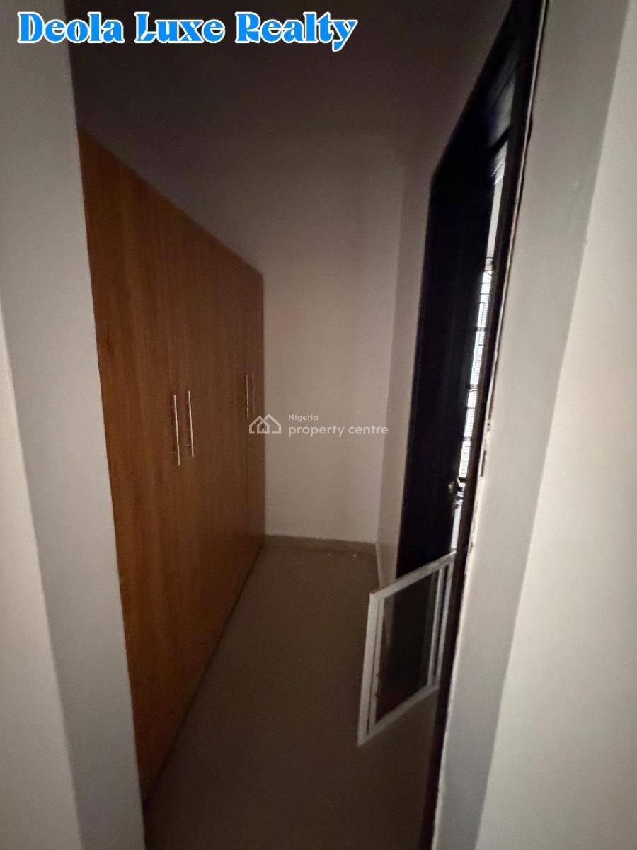a Nice and Spacious 3 Bedroom Apartment, Off Admiralty Way, Lekki Phase 1, Lekki, Lagos, Flat / Apartment for Rent