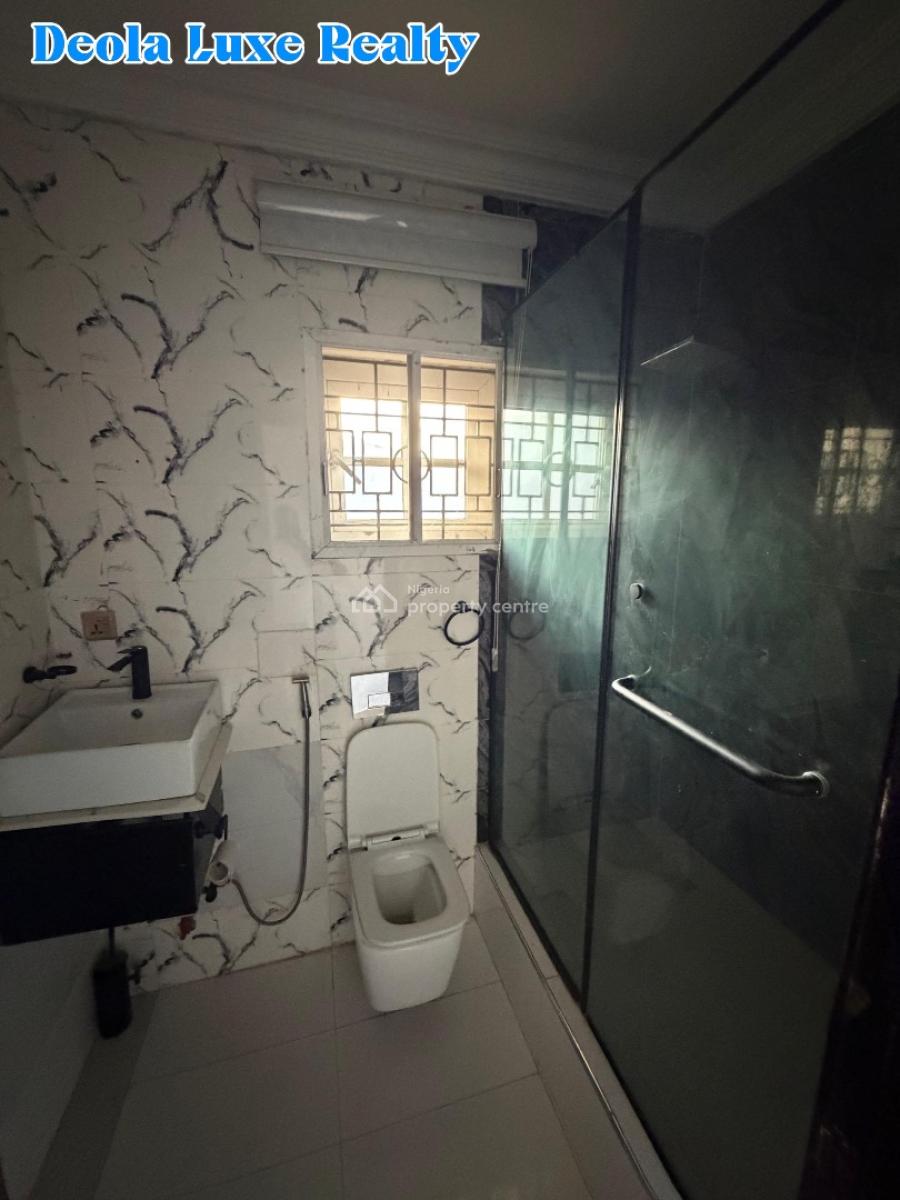a Nice and Spacious 3 Bedroom Apartment, Off Admiralty Way, Lekki Phase 1, Lekki, Lagos, Flat / Apartment for Rent