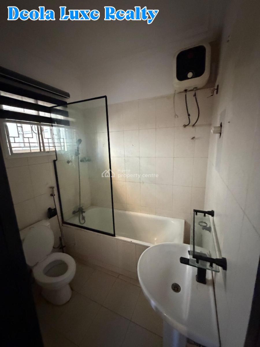 a Nice and Spacious 3 Bedroom Apartment, Off Admiralty Way, Lekki Phase 1, Lekki, Lagos, Flat / Apartment for Rent
