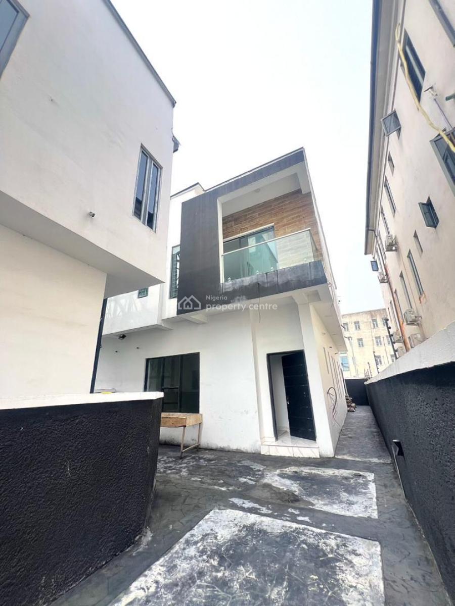 Contemporary 4-bedroom Semi-detached House with Bq, Contemporary 4-bedroom Semi-detached House with Bq, Vgc, Lekki, Lagos, Semi-detached Duplex for Sale