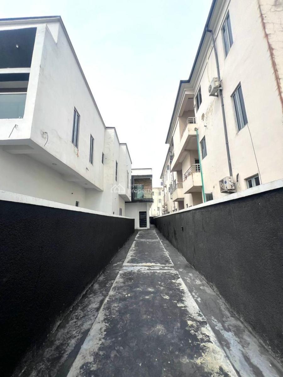 Contemporary 4-bedroom Semi-detached House with Bq, Contemporary 4-bedroom Semi-detached House with Bq, Vgc, Lekki, Lagos, Semi-detached Duplex for Sale