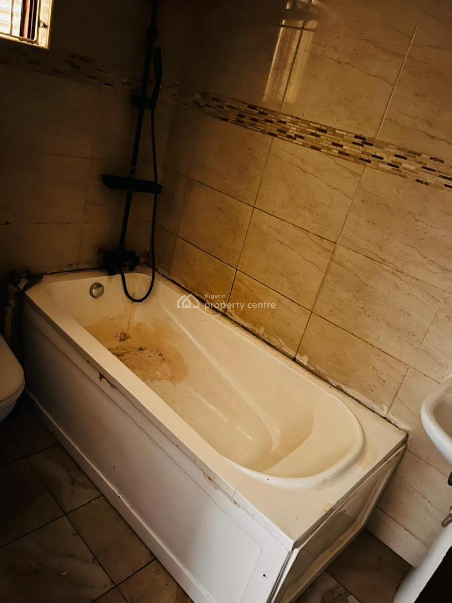 a Well Maintained 4 Bedroom Semi with a Bq, Lekki Right By Pinnacle Fuel Station in a Call Access to Estate, Lekki Phase 1, Lekki, Lagos, Semi-detached Duplex for Rent