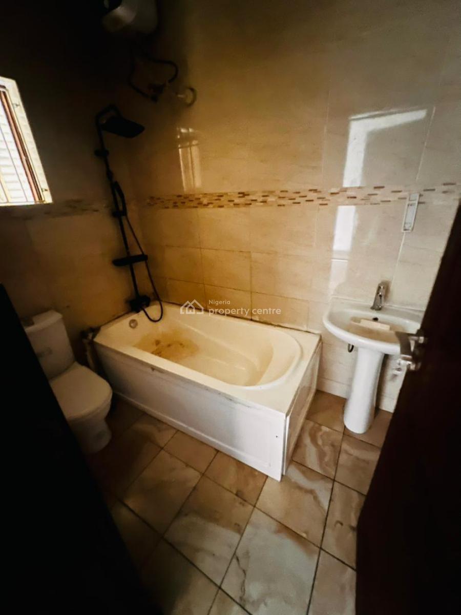 a Well Maintained 4 Bedroom Semi with a Bq, Lekki Right By Pinnacle Fuel Station in a Call Access to Estate, Lekki Phase 1, Lekki, Lagos, Semi-detached Duplex for Rent
