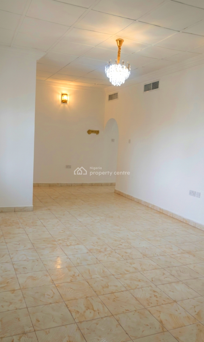 3 Bedroom Flat, Tarred Road, Gwarinpa, Abuja, Flat / Apartment for Rent