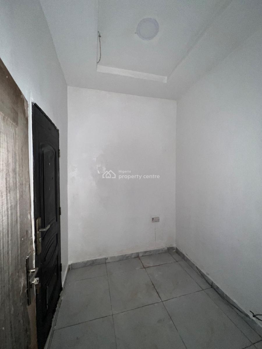 Boys Quarter, House 9b Harris Court 3, Van-daniel Estate Orchid Road, Lekki, Lagos, Self Contain (single Rooms) for Rent