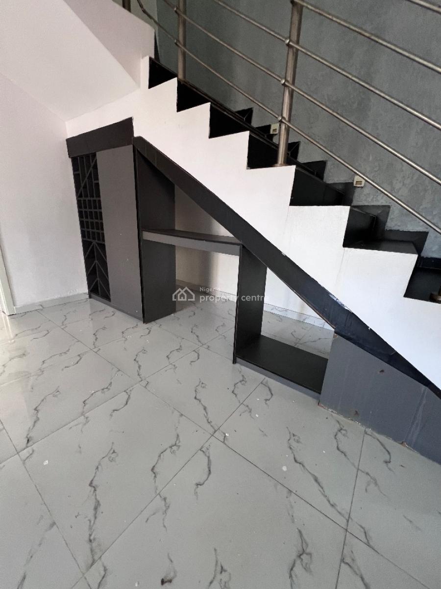 a Well Built Corner Piece 3bedroom and a Room Bq, Pepperoni Abraham Adesunya Ajah, Lekki Phase 2, Lekki, Lagos, Terraced Duplex for Rent