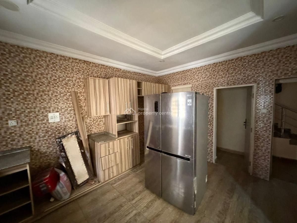 Clean Semi Furnished and Serviced 3 Bedroom Duplex with Bq, Jabi Main, Jabi, Abuja, Detached Duplex for Rent
