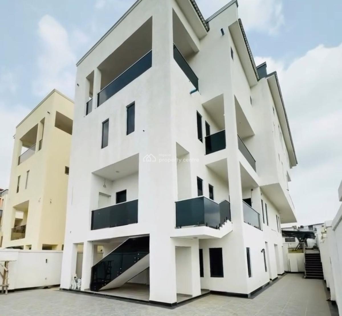 a Luxurious 6-bedroom Mansion in The Heart of Guzape., Guzape District, Abuja, Detached Duplex for Sale