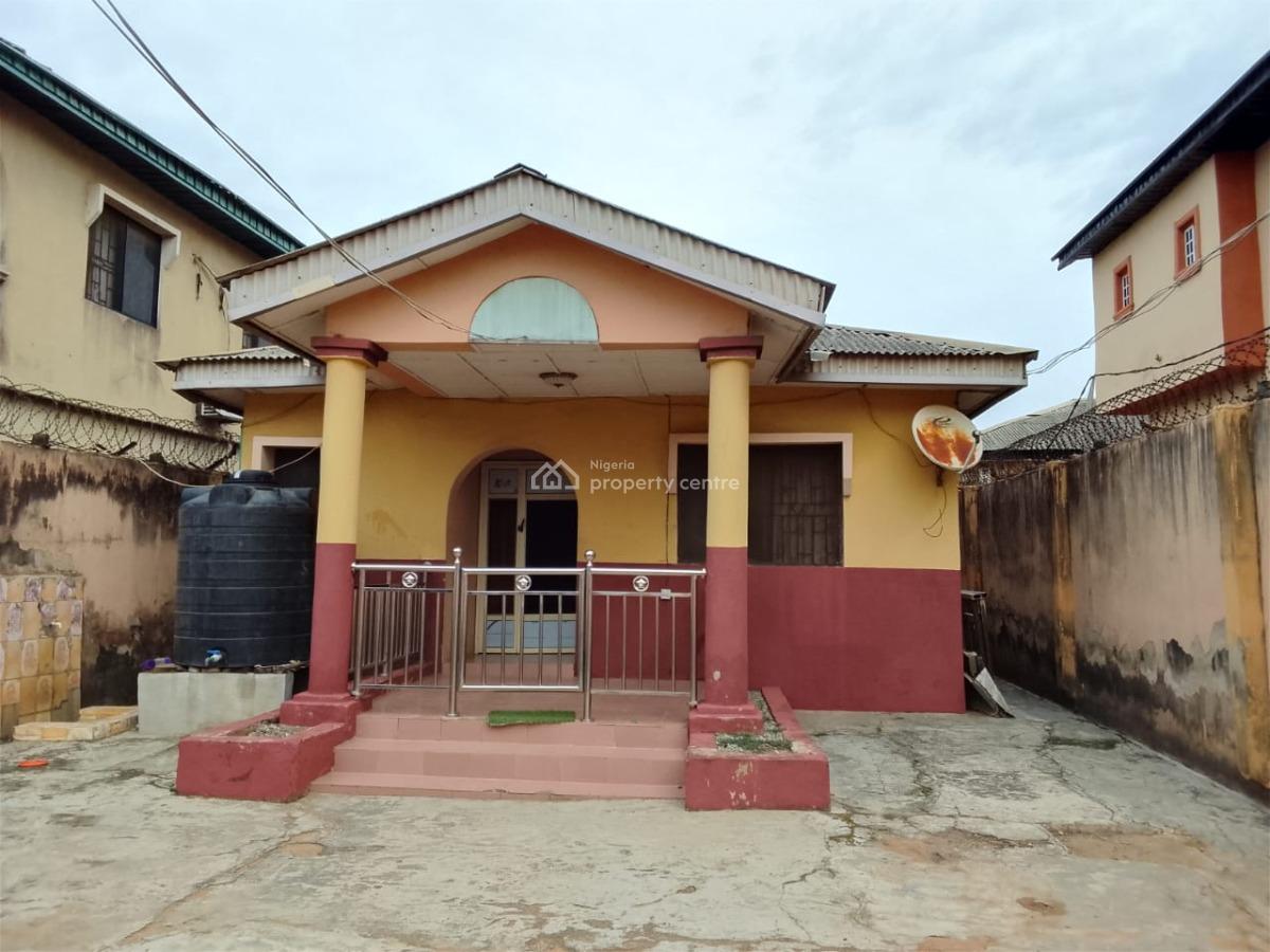 4 Bedrooms Bungalow, Closed Street Beside Con Oil Filling Station By Gt B/stop, Ikorodu, Lagos, House for Sale