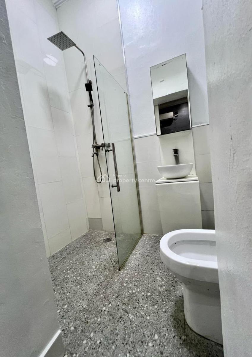 Fully Furnished 2 Bedroom Apartment, Off Palace Road, Chisco Bus Top, Lekki, Lagos, Flat / Apartment for Rent