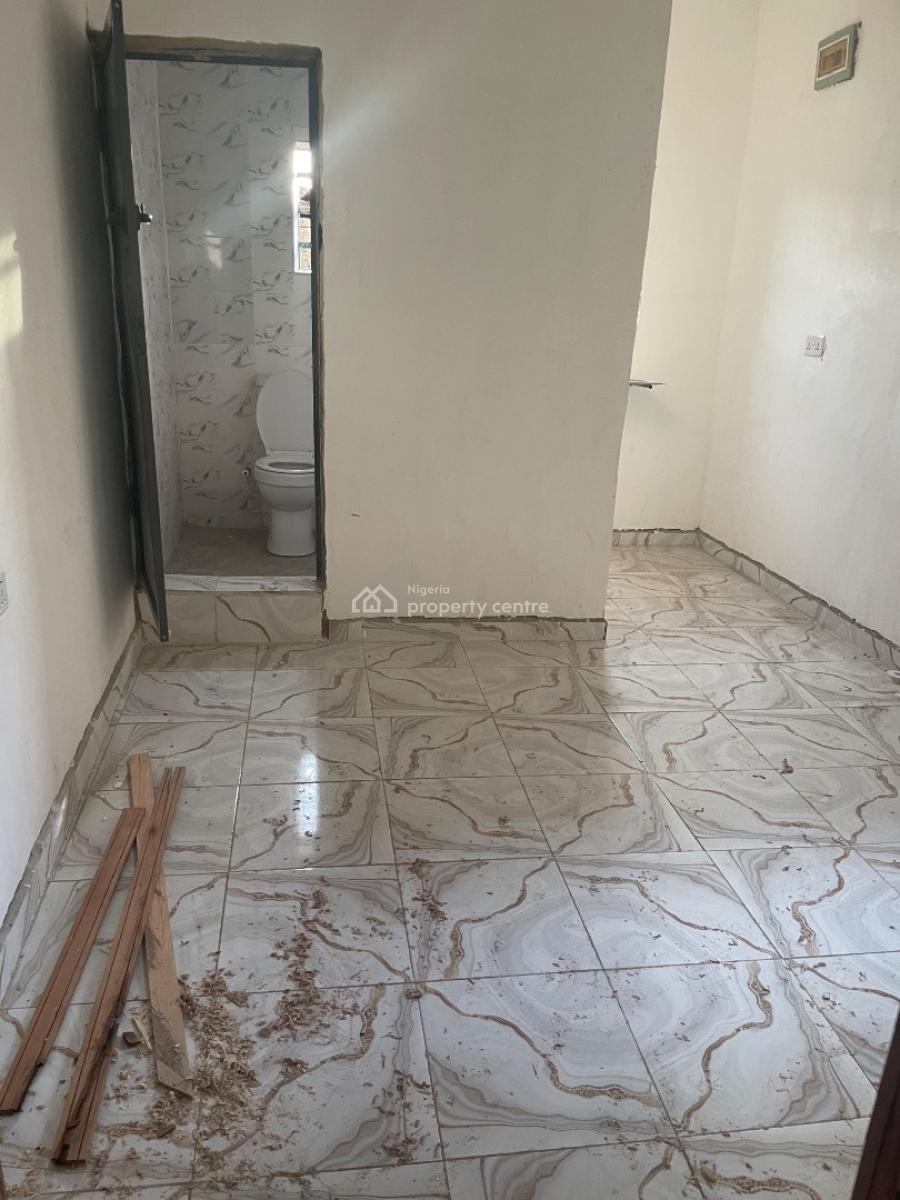 Room Self, Pedro Road, Shomolu, Lagos, Self Contain (single Rooms) for Rent