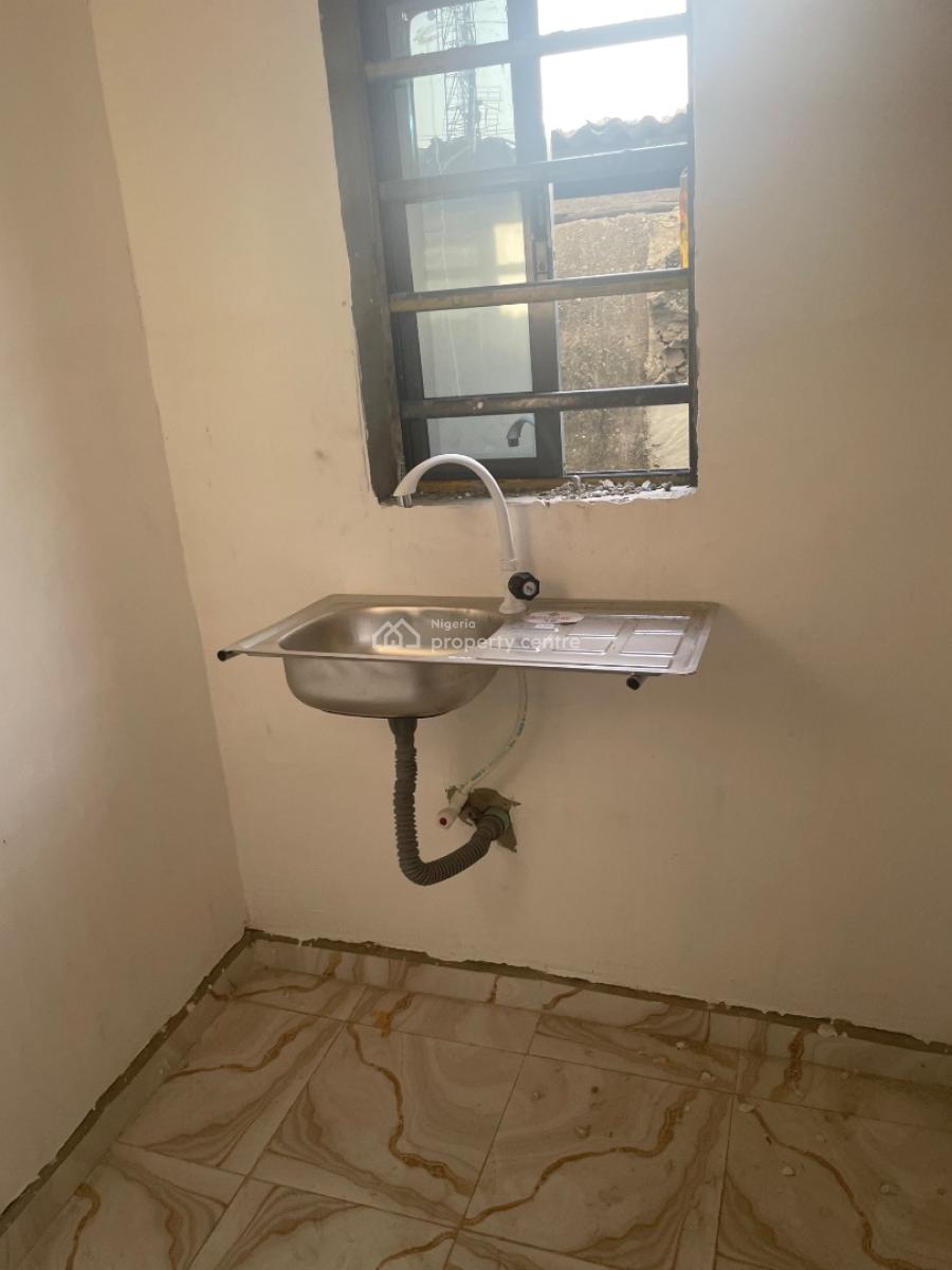 Room Self, Pedro Road, Shomolu, Lagos, Self Contain (single Rooms) for Rent