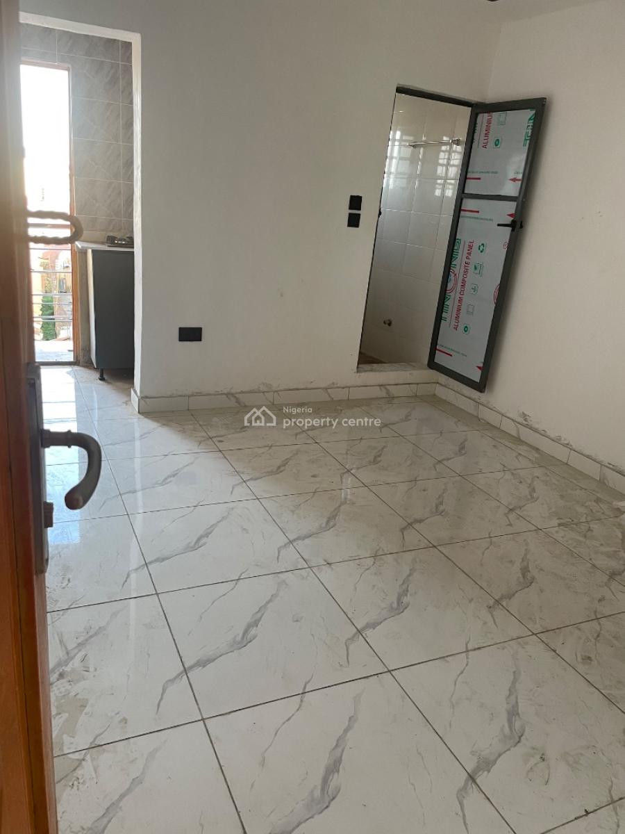 Room Self, Pedro Road, Shomolu, Lagos, Self Contain (single Rooms) for Rent
