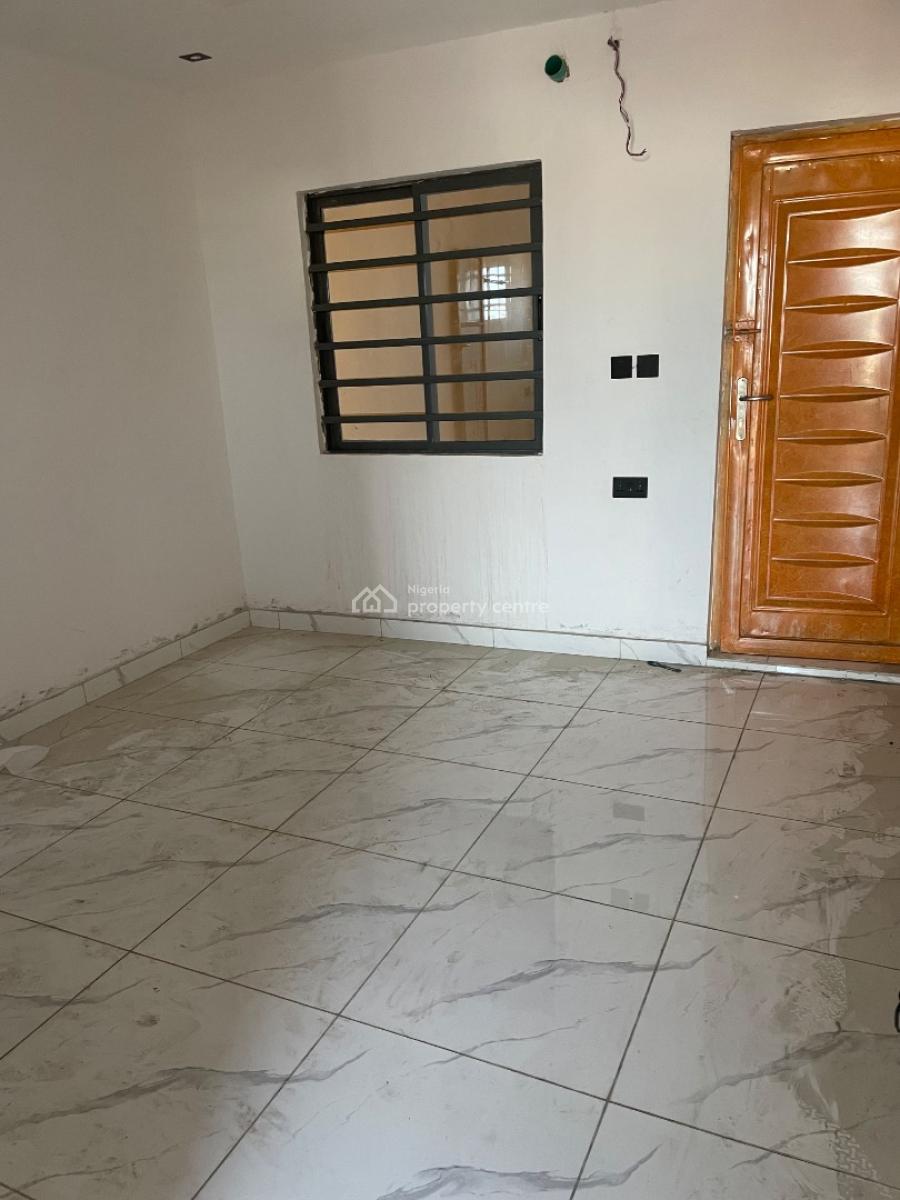 Room Self, Pedro Road, Shomolu, Lagos, Self Contain (single Rooms) for Rent