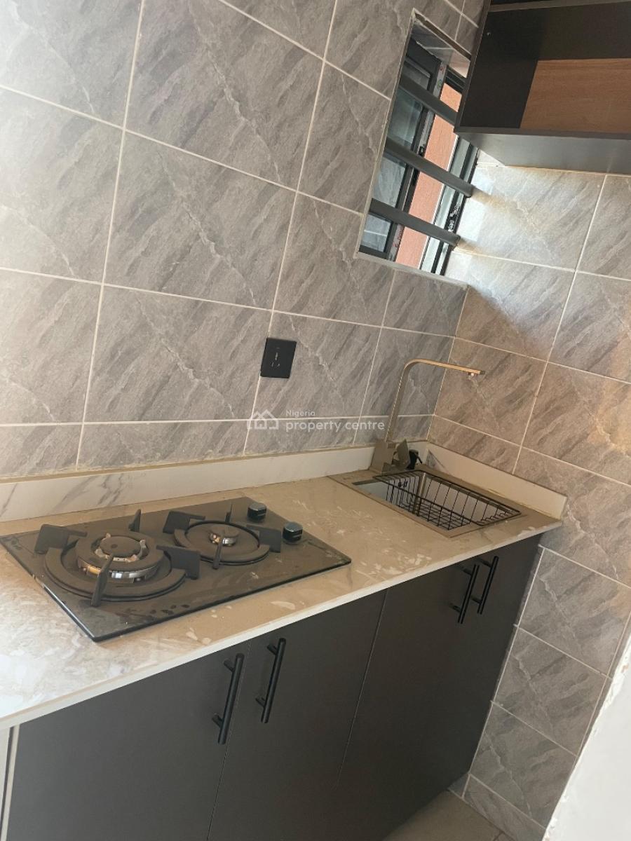 Room Self, Pedro Road, Shomolu, Lagos, Self Contain (single Rooms) for Rent