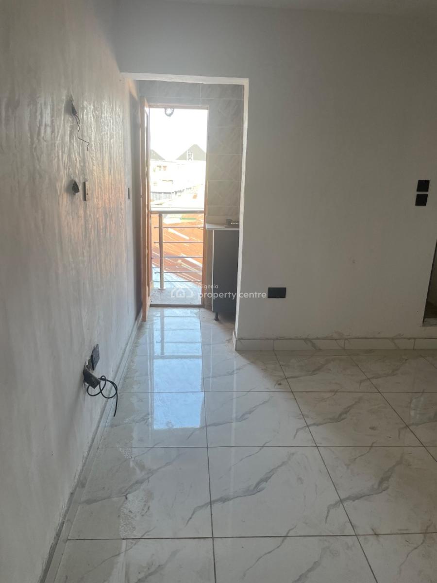 Room Self, Pedro Road, Shomolu, Lagos, Self Contain (single Rooms) for Rent