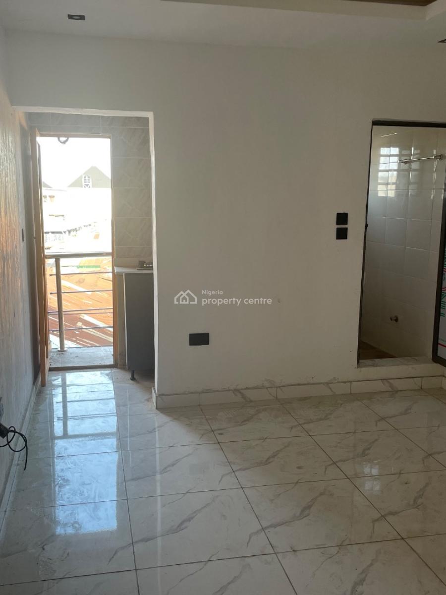 Room Self, Pedro Road, Shomolu, Lagos, Self Contain (single Rooms) for Rent
