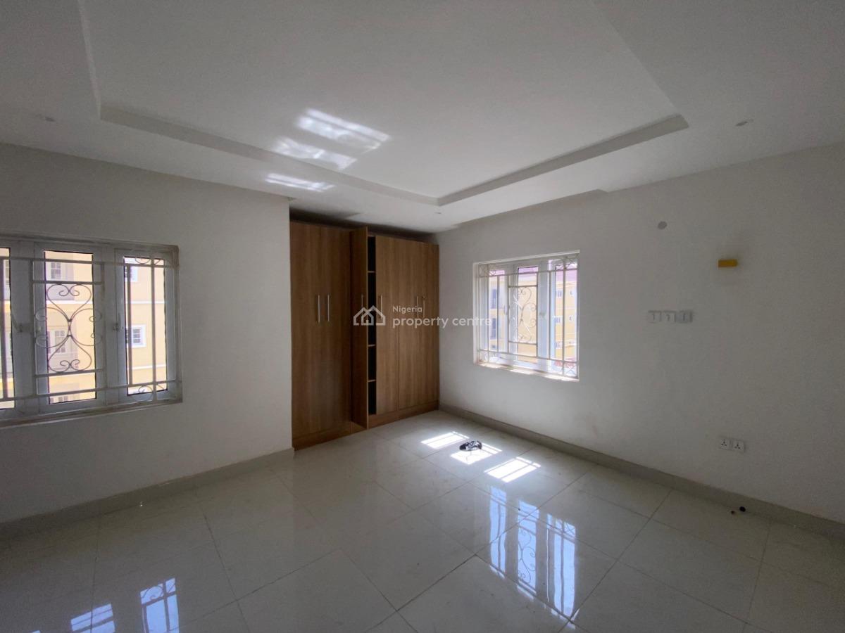 3 Bedroom Apartment, in a Secured Estate, Guzape District, Abuja, Flat / Apartment for Rent