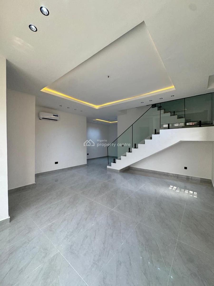 Family Friendly 3 Bedroom Maisonette with a Bq in a Secure Location, Lekki Phase 1, Lekki, Lagos, House for Sale