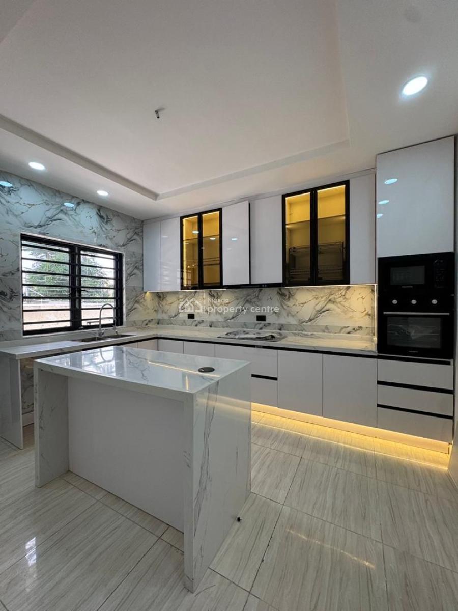 Family Friendly 3 Bedroom Maisonette with a Bq in a Secure Location, Lekki Phase 1, Lekki, Lagos, House for Sale