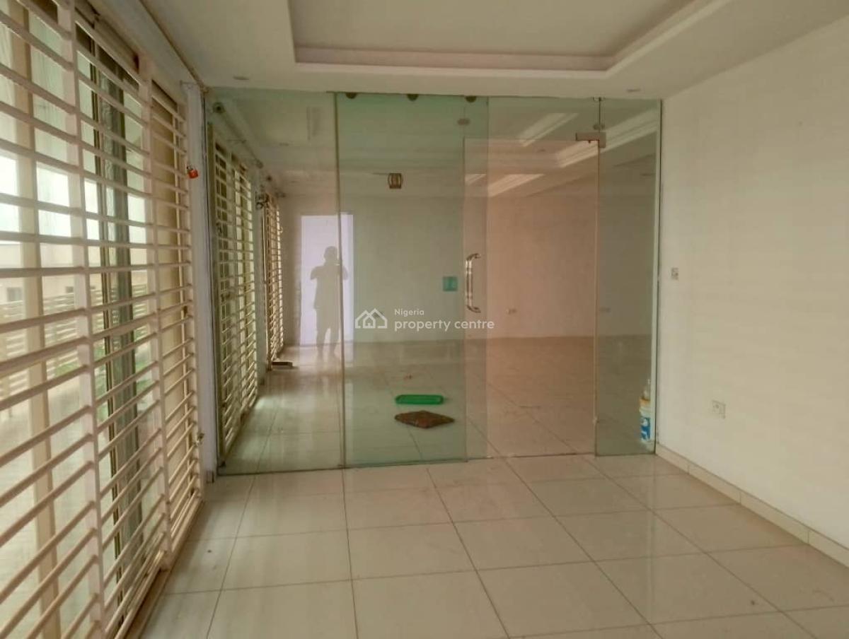 Serviced 2bedroom Pent House with Swimming Pool, Lekki Phase 1, Lekki, Lagos, Flat / Apartment for Rent