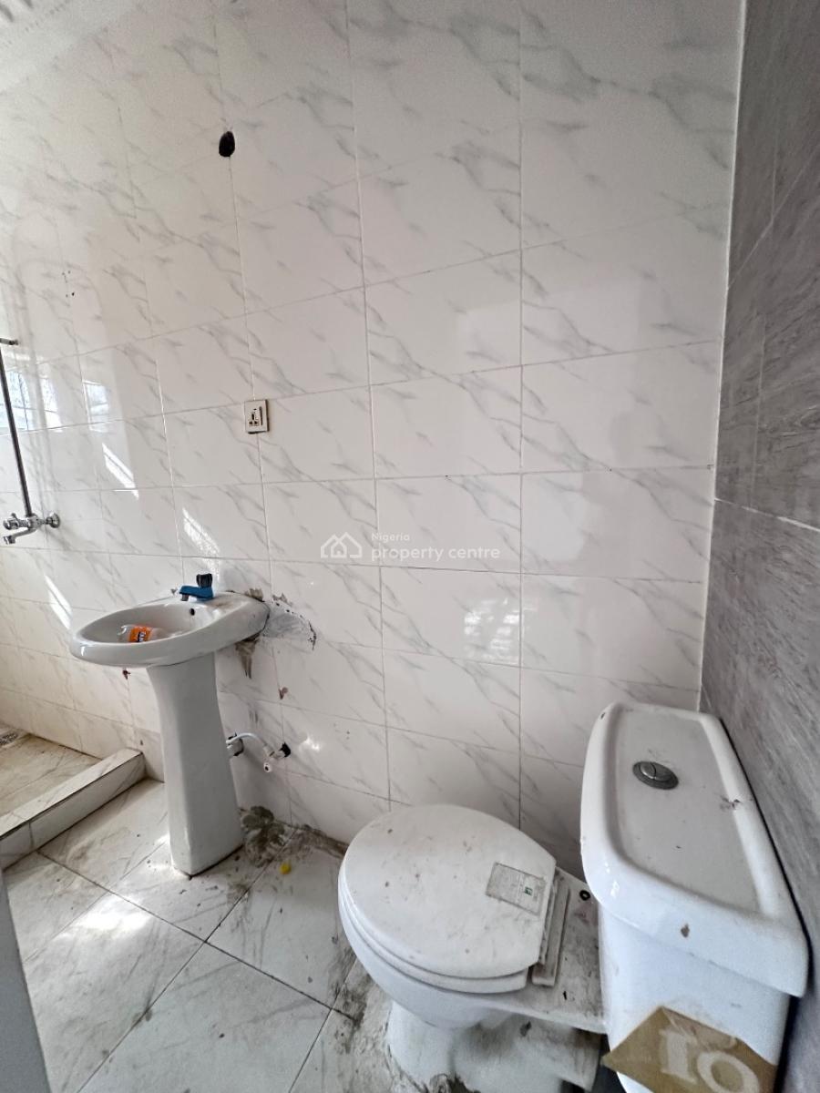 Decently Finished 1 Bedroom Apartment, Off Omonirire Johnson, Lekki Phase 1, Lekki, Lagos, Flat / Apartment for Rent