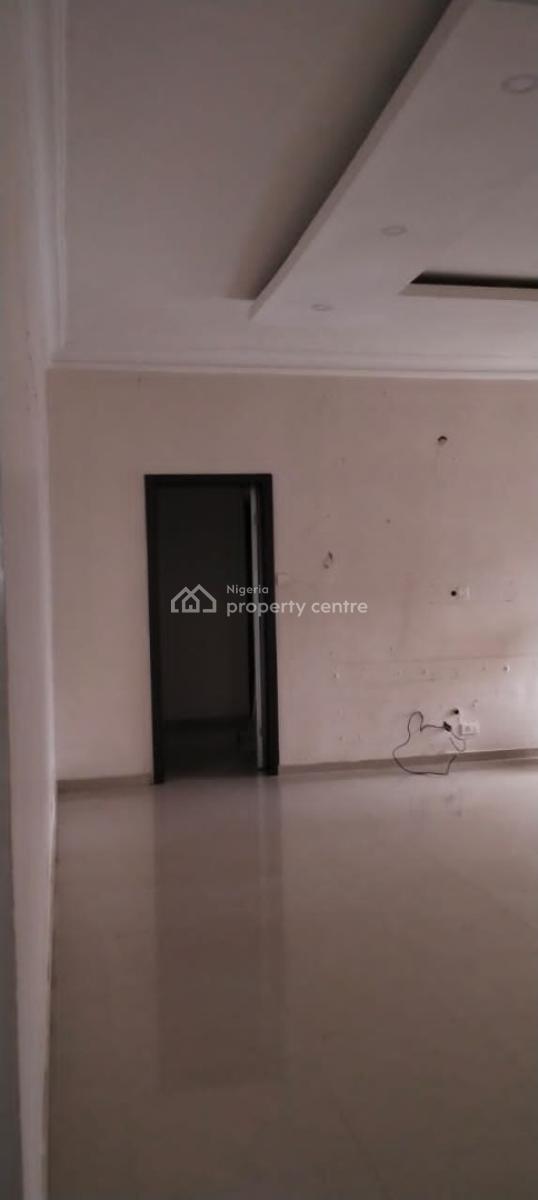 Serviced 3 Bedroom En-suite Flat with an Enclosed Fitted Kitchen Cabin, Lekki Phase 1, Lekki, Lagos, Flat / Apartment for Rent