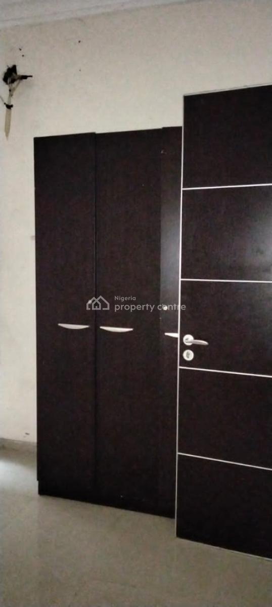Serviced 3 Bedroom En-suite Flat with an Enclosed Fitted Kitchen Cabin, Lekki Phase 1, Lekki, Lagos, Flat / Apartment for Rent