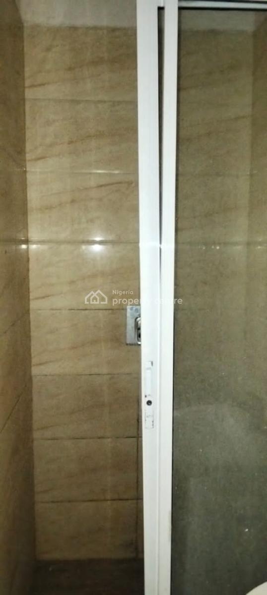 Serviced 3 Bedroom En-suite Flat with an Enclosed Fitted Kitchen Cabin, Lekki Phase 1, Lekki, Lagos, Flat / Apartment for Rent