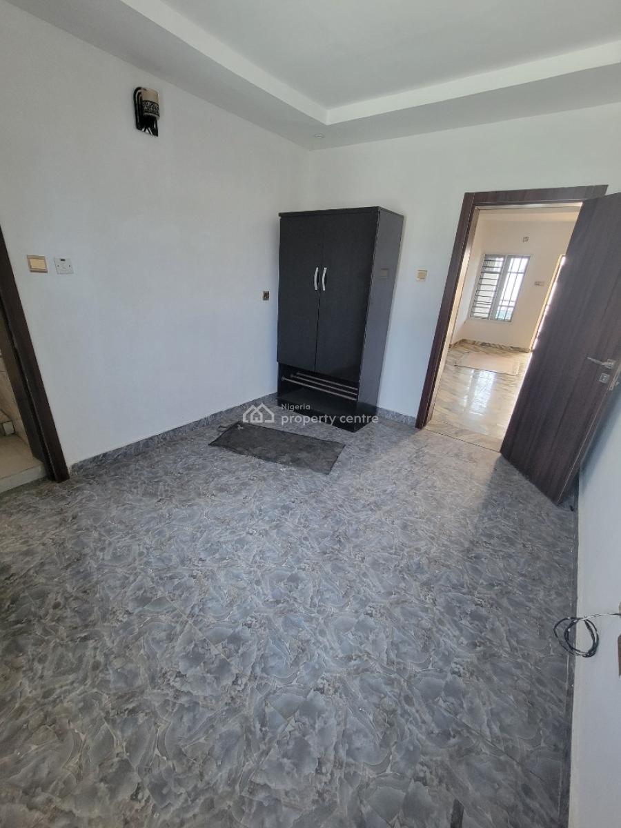 Spacious and Sharp 3 Bedroom Apartment (upstairs), Badore, Ajah, Lagos, Flat / Apartment for Rent