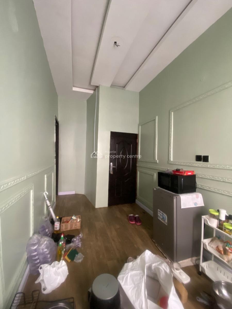 Master Bed with Mini Palor Space, Orchid Road Royal Pine Estate, Lekki, Lagos, Flat / Apartment for Rent