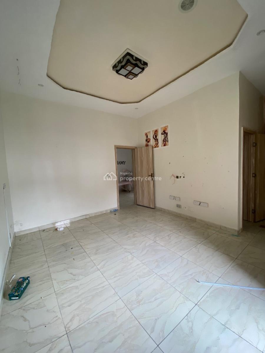 Masters Bed with Mini Parlor Space, Orchid Road Riverstone Estate, Lekki, Lagos, Flat / Apartment for Rent
