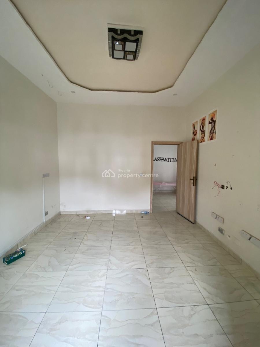 Masters Bed with Mini Parlor Space, Orchid Road Riverstone Estate, Lekki, Lagos, Flat / Apartment for Rent
