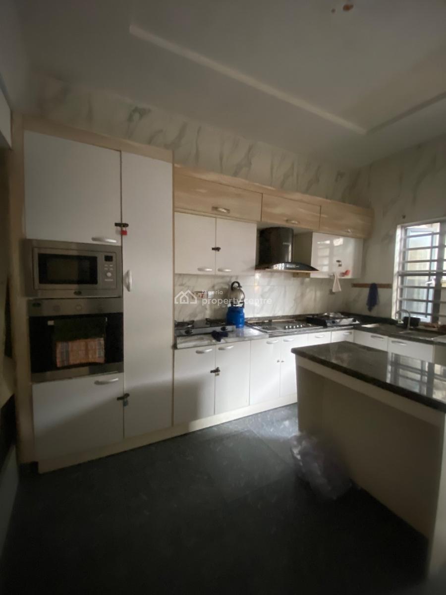 Masters Bed with Mini Parlor Space, Orchid Road Riverstone Estate, Lekki, Lagos, Flat / Apartment for Rent
