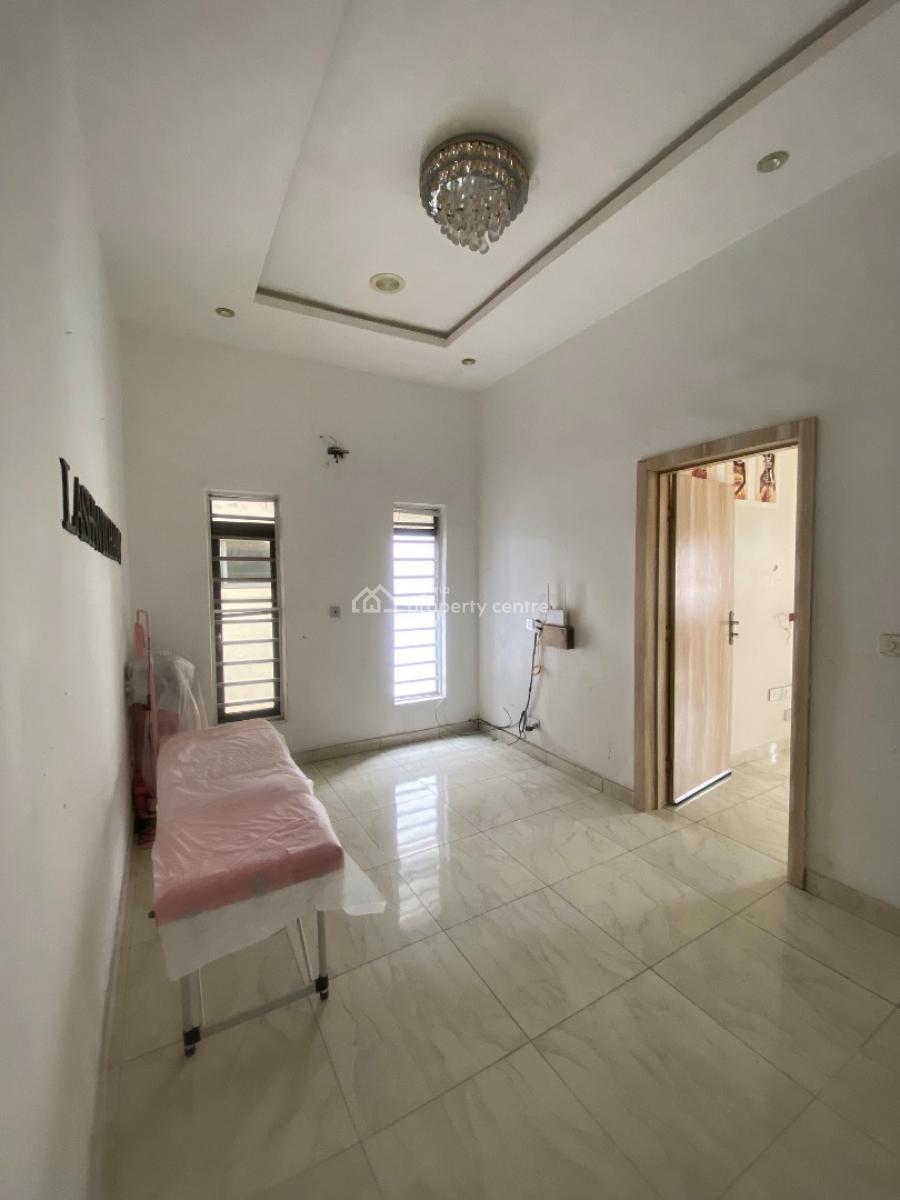 Masters Bed with Mini Parlor Space, Orchid Road Riverstone Estate, Lekki, Lagos, Flat / Apartment for Rent