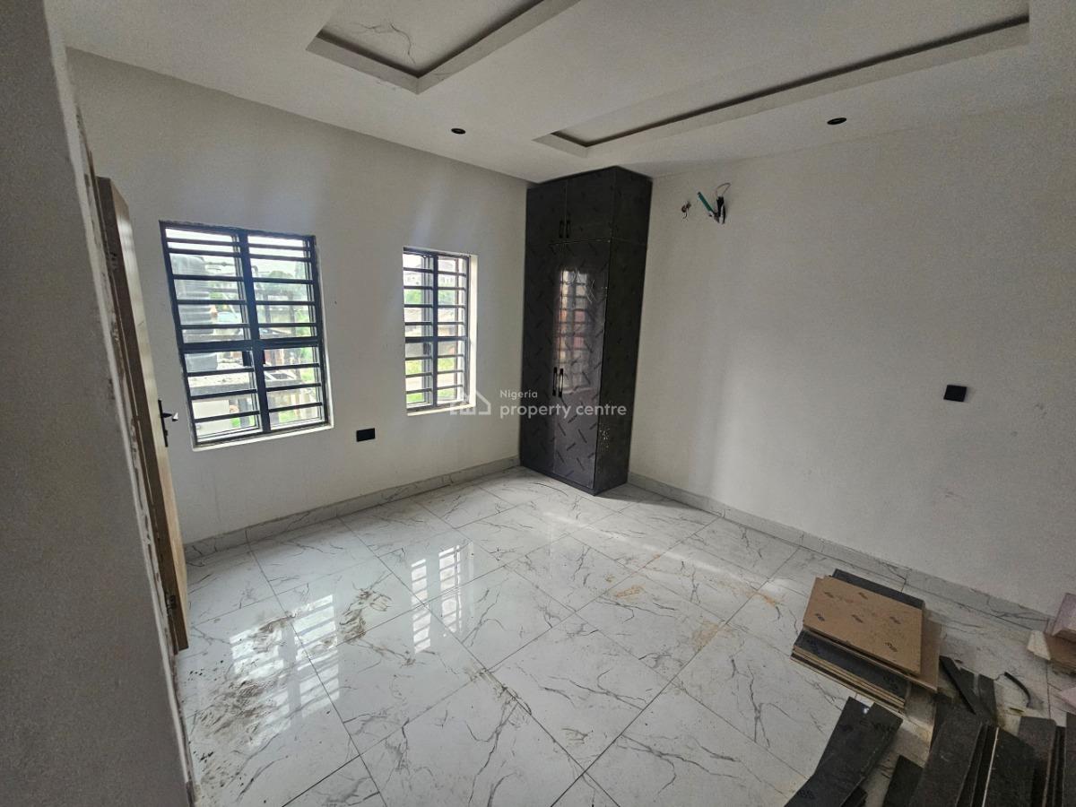 2 Bedroom Apartment, Yaba, Lagos, Flat / Apartment for Sale