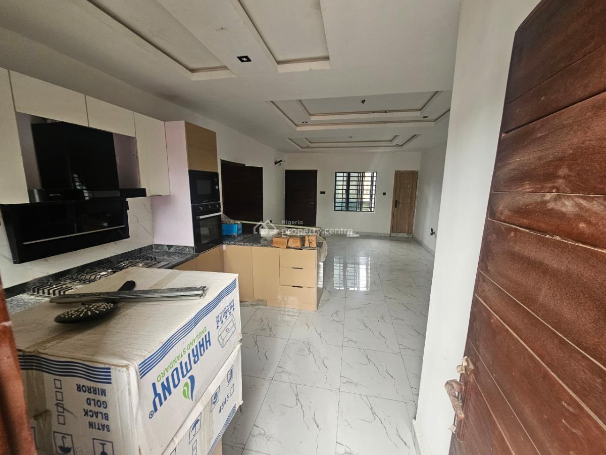 2 Bedroom Apartment, Yaba, Lagos, Flat / Apartment for Sale