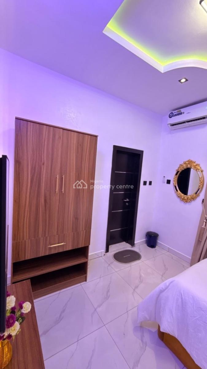 Cozy 2 Bedroom Apartment 10min to Airport Ikeja, Airport Road, Oregun, Ikeja, Lagos, Flat / Apartment Short Let