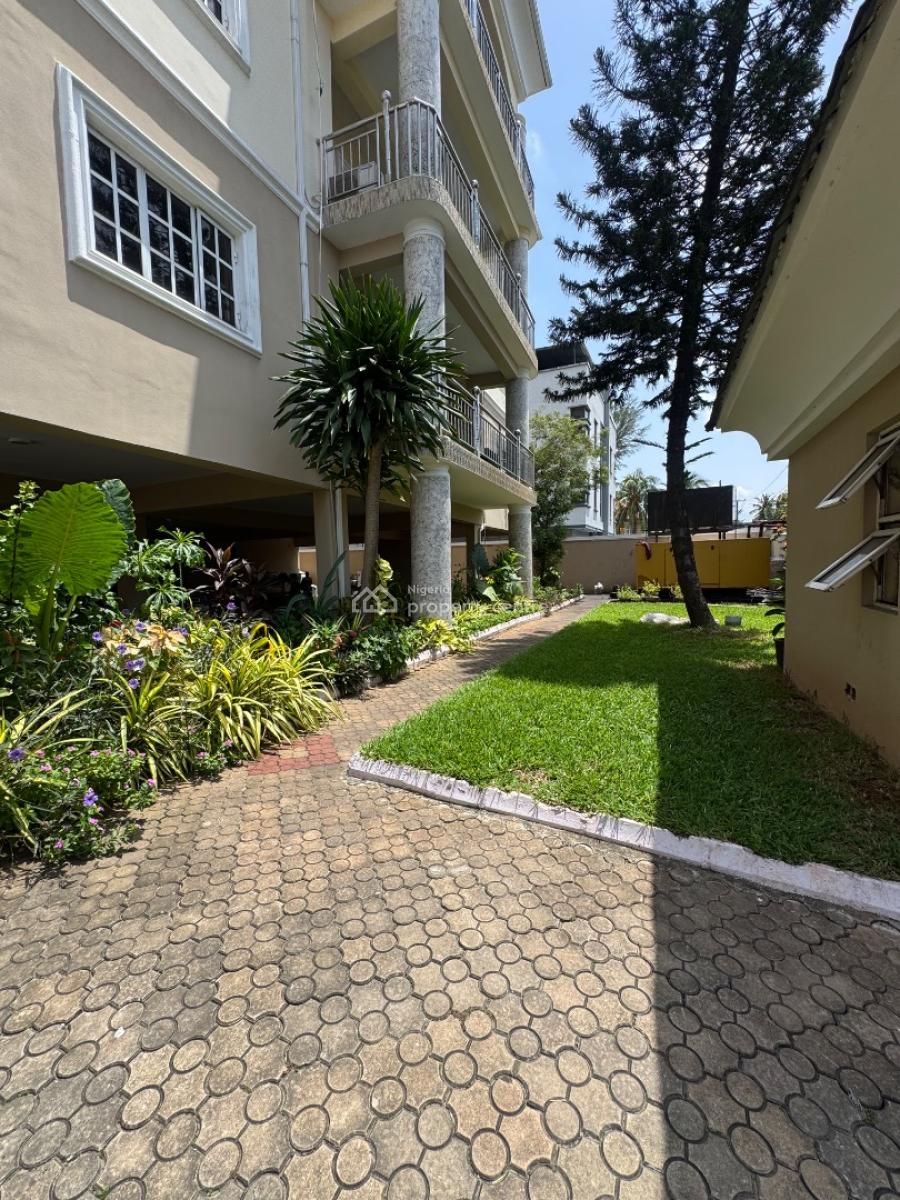 Massively Spacious Three (3) Bedroom Apartment, Ikoyi, Lagos, Flat / Apartment for Rent