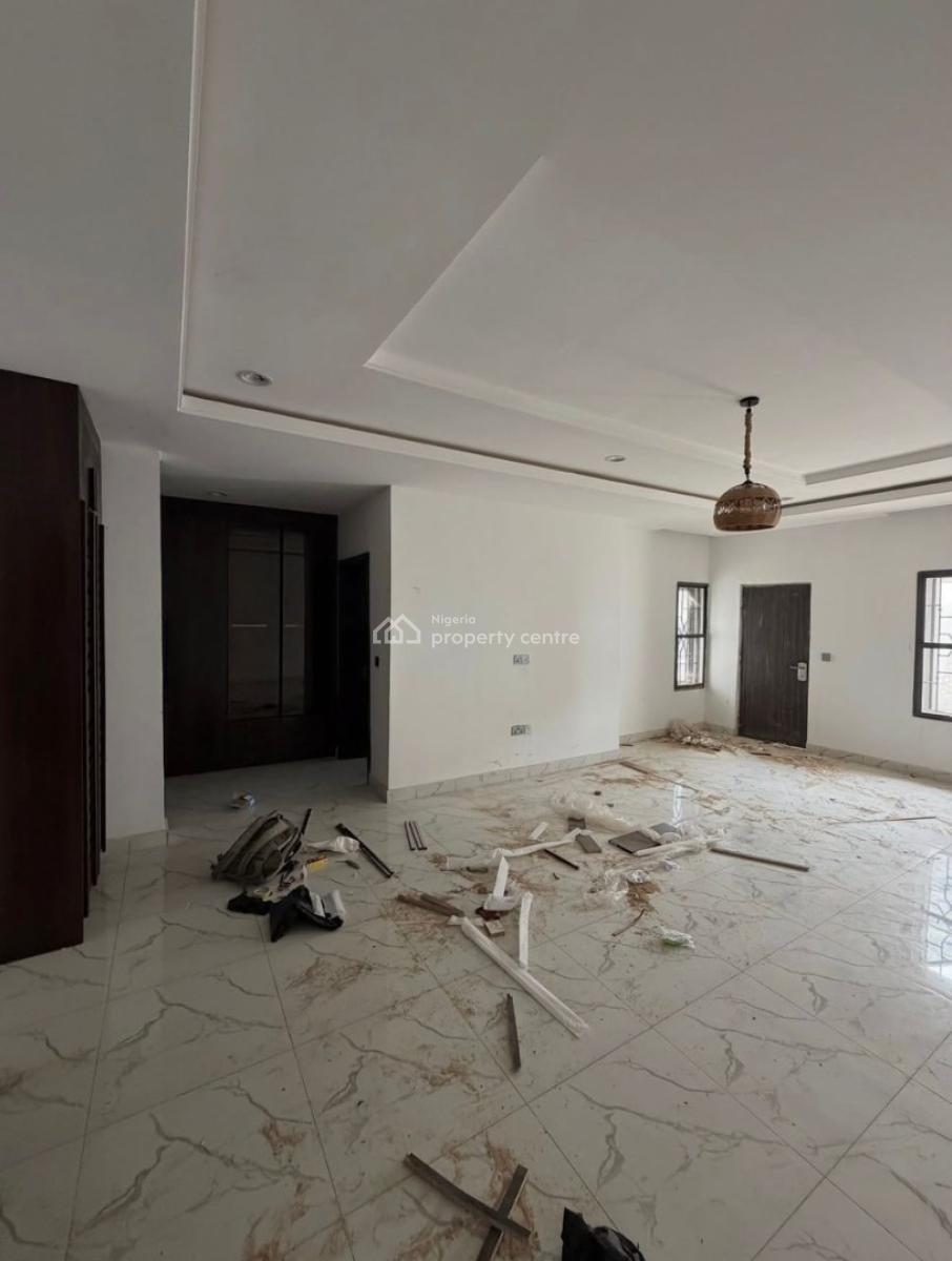 4bedroom Terrace Duplex with Bq, Tarred Road, Guzape District, Abuja, Terraced Duplex for Sale
